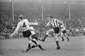 Van der kuijlen, modesty personified, was known affectionately as mister psv while his powerful shot earned him the nickname skiete willy ('shoot willy'). 0awf8v5k3qbvlm