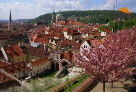 It is bordered by austria to the south, germany to the west, poland to the northeast. Turismo Republica Checa Praga Recorre La Ciudad Romantica