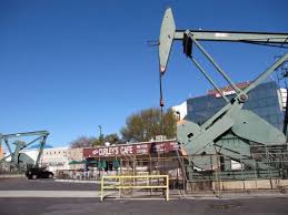 Big Oil Well At Curley S Signal Hill Ca My Great Grandpa Was A Bartender There Long Beach California City By The Sea Los Angeles Architecture