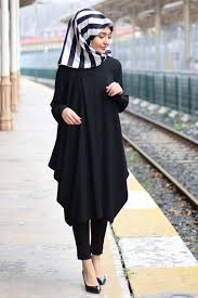 Hacer Sucuoglu Adiguzel Siyah Salas Tunik Online Satis Indirimli Satin Al Muslim Women Fashion Muslim Fashion Muslim Fashion Outfits