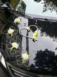 Pannolenci verde per gli scalini, tovaglia di carta verde arricciata per il merletto, tulle panna, fiori di cartoncino giallo e. Idee Decorazioni Matrimonio Fai Da Te Su Livingo Sr Blog
