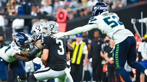 Las vegas raiders linebacker tanner muse (55) knocks down a pass thrown by seattle seahawks quarterback geno smith (7) during the first half of an nfl preseason football game, saturday, aug. 4hzvsi 6oxuymm
