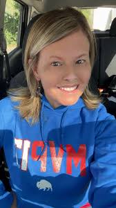 I got so wrapped up in finding the Skyline bobble heads last night that I  forgot I saw the world's smallest Tesla 😂 just parked there like the other  cars!