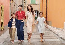 Inès marie lætitia églantine isabelle de seignard de la fressange (french pronunciation: Ines De La Fressange 2019 Spring Summer Collection Uniqlo