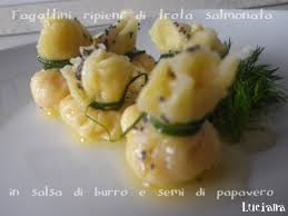 Pasta fresca ripiena di pesce. Fagottini Ripieni Di Trota Salmonata In Salsa Di Burro E Semi Di Papavero Dal Dolce Al Salato