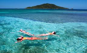 23 Of The Bluest Clearest Waters On The Planet Clear Water Beautiful Beaches Honduras Travel