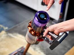 Dyson V11 Torque Easily Picks Up Cat Kibble Hair And Dust Business Insider We can check this by seeing what light shows on the machine. dyson v11 torque easily picks up cat