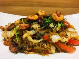 Seine farbe ist weiß bis blassgrün, die äußeren blätter sind oft kräftig grün. Gebratener Chinakohl Mit Paprika Und Cashewkernen Leckerlife
