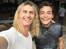 De galã a vendedor de cosméticos, André Segatti volta à Globo como Thor