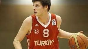 Milli takımın sol beki umut meraş 'ın. Umut Meras Kimdir