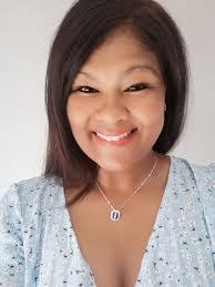 Elaine Petersen's Instagram, Twitter & Facebook