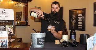 Sip & Stroll draws wine, art, music lovers downtown