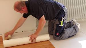 Dann verlegen sie doch stattdessen einen pvc boden in holzoptik. Auf Bestehendes Parkett Oder Laminat Einen Textilen Bodenbelag Verlegen Youtube