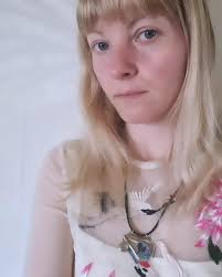 Thought I'd share something different from me. A painted seaglass pendant 🦋