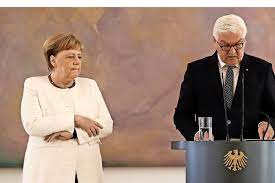 Anfang august gaben 66 prozent der befragten an, mit angela merkel sehr zufrieden oder zumindest zufrieden zu sein. Kanzlerin Angela Merkel Erleidet Wieder Einen Zitteranfall