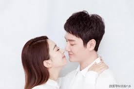 Ngày 23/4, sina đưa tin đại diện của triệu lệ dĩnh và phùng thiệu phong thông báo hai nghệ sĩ đã ly hôn. Th2n V5xgrxetm