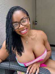 OnlyFans model ariavblak - pornpic.com