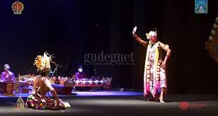 Kesan ini diciptakan dengan mengolah konsep garis, bidang, bentuk, volume, warna, tekstur, dan pencahayaan dengan acuan estetika. Llok2wkommo7jm