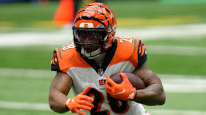 Though he is a little tall as compared to his friends still he manages to maintain his weight. Zac Taylor Joe Mixon Foot Is Healthy And Feels Ready To Go In 2021