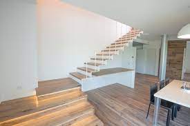 Scala Da Interno In Metallo Rivestita In Rovere Novalinea Arredo Scale Scale Metalliche Arredamento