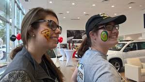 Hire Herz Face Painting