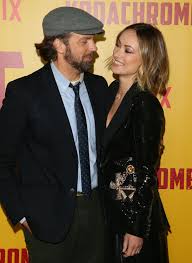 Jason sudeikis, who split from fiancée olivia wilde in 2020, zoomed into the golden globes from the same living room that his rumored girlfriend keeley hazell posed in front of in a new instagram. Olivia Wilde Shakes Up Her Bob For A Red Carpet Date With Jason Sudeikis In Los Angeles Vogue