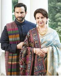 Saifalikhan With His Mother صوره النواب سيف علي خان مع امه عيله ملكيه فخمين Bollywoodnews Stars22 Sharmila Tagore Mom Outfits Desi Clothes