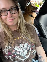 Amanda Marlowe's Instagram, Twitter & Facebook