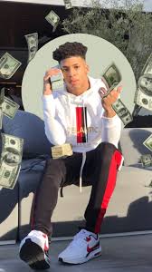 Nle Choppa Making It Rain 10000 Dollor Bills Rapper Style Cute Rappers Cute Black Boys