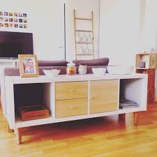 Avec Une Etagere Ikea Kallax Des Cubes De Rangement Placard Et Tiroirs Et Des Pieds De Chez Castorama Voici Un Superbe Meuble Scand Idee Deco Appartement Cube Rangement Et Mobilier De