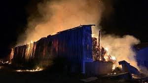 Un Violent Incendie Detruit Un Hangar Agricole Pres De Machecoul