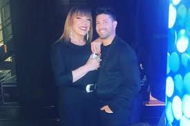 Fanpage dedicada a lizy tagliani, no somos lizy, solo admiradores de ella. Lizy Tagliani Estoy En Llamas Sin Mordaza
