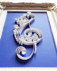 Art Papier Fait Main Quilling Avec Cle De Sol La Cle De Sol Est Fait De Bandes De Papier Blanc De 7mm Di Paper Quilling Designs Paper Wall Art Music Wall