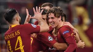 Bologna climbed into a europa league place after a tight game in which a musa barrow double a sensational kolarov freekick & late dzeko strike earned 10 man roma a victory over bologna. Hasil Dan Klasemen Liga Italia As Roma Vs Bologna 2 1 Bola Tempo Co