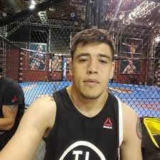 Luego de derrotar a su contrincante brasileño deiveson figuereido por sumisión, el mexicano brandon moreno, de 27 años, se ha convertido en el nuevo campeón de peso mosca de la ufc. Brandon Moreno Theassassinbaby Twitter