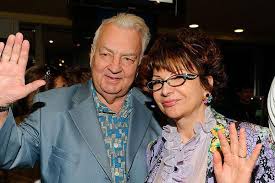 + + + + + знаменитая певица роксана бабаян впервые побывала в студии программы судьба человека на канале россия 1 вскоре после смерти но битву за здоровье михал михалыча бабаян проиграла. Gde Sejchas Roksana Babayan Biografiya Rascvet Estradnoj Karery