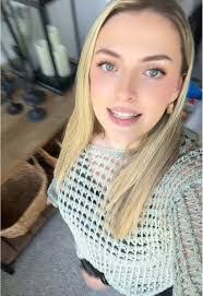 Anna Bernhardt's Instagram, Twitter & Facebook