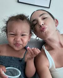 Chantelle Nelson's Instagram, Twitter & Facebook