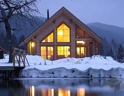 blockhaus im alpenlandischen stil einfamilienhaus maribor von rubner haus alle details sowie grundrisse zum haus mit einem klick auf das bild erha en 2020 fachadas