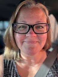 What are the considerations for applying henna