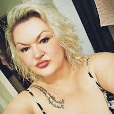 Amber Woolley's Instagram, Twitter & Facebook