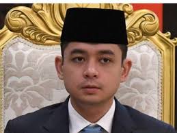 Dengan rasulullah saw, beliau merupakan seorang ulama' di zamannya. Pemangku Raja Pahang Titah Masjid Surau Adakan Solat Hajat