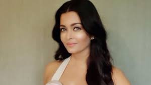 Aishwarya rai bachchan is an indian actress and the winner of the miss world 1994 pageant. When Abhishek Bachchan Spoke About His And Aishwarya Rai S Disneyland Honeymoon She Was Posing With Mickey Bollywood Hindustan Times
