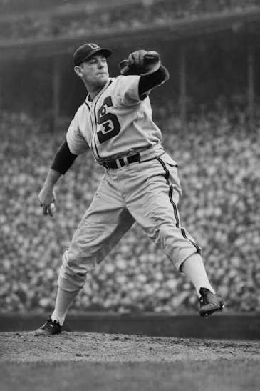 Hall of Fame pitcher Ted Lyons, who spent his entire 21-year career with the Chicago White Sox, was born #OTD in 1900. One gem among his franchise-leading 260 wins was a no-hitter
