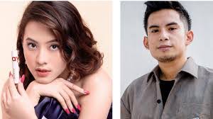 Media sosial kini dihebohkan kembali dengan adanya video yang telah memperlihatkan seorang perempuan yang sangat mirip dengan penyanyi sekaligus mantan personil. Okin Dan Zara Viral Twitter Terbaru 23 Detik Medialova