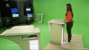 Neu im moderationsteam ist hülya deyneli, die zuschauer kennen sie bereits als nachrichtensprecherin der. Frankfurt Hessenschau Neues Studio Neue Moderatorin Einheitliches Design Osthessen News