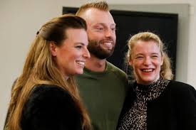 Lelaki yang gemar melakukan dosa besar misalnya, mabuk, berzina dan berjudi. Kisah Lelaki Hamilkan 49 Wanita Secara Rahsia Dr Jan Karbaat Iluminasi