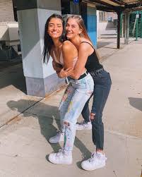 Dixie D Amelio On Instagram Blonde Kate In 2020 Famous Outfits Famous Girls Dixie