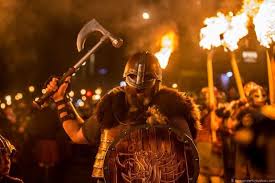 On the night of hogmanay there are live concerts and fabulous carnivals in the streets of all scottish towns. Hogmanay 2019 2020 A Guide To Celebrating New Years In Edinburgh Scotland