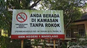 Larangan merokok saat berkendara, 652 pemotor ditilang polisi. Viral Papan Larangan Main Mobel Lejen Di Magelang Ternyata Ini Faktanya